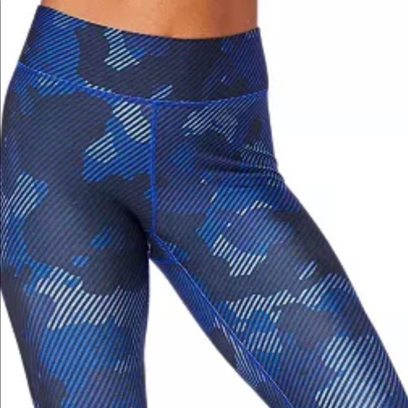 TEREZ WOMEN'S CAMO CAPRI COMPRESSION LEGGINGS SIZE 'S' - Picture 1 of 8